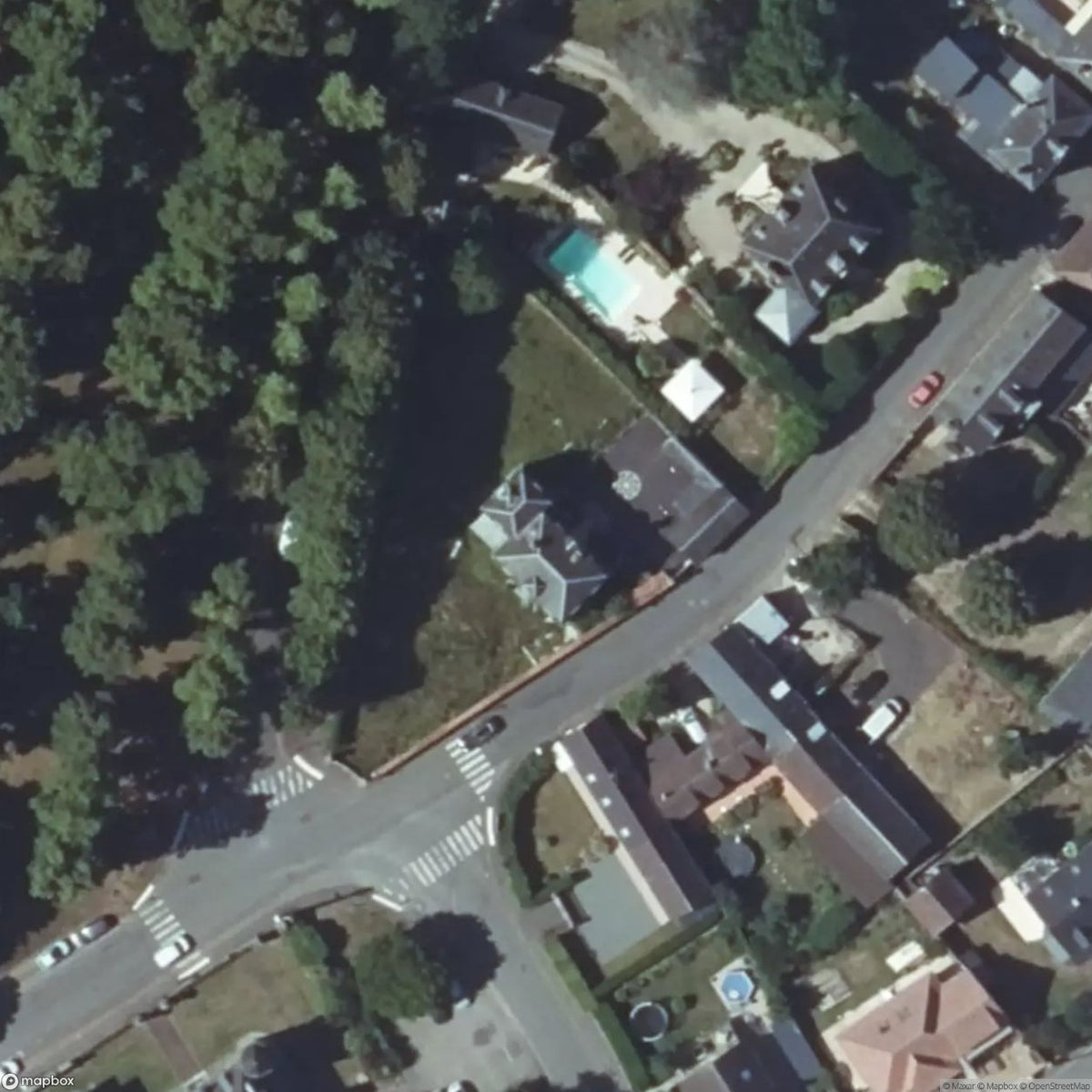 Rich Physicist S Manor [FRA] #33588