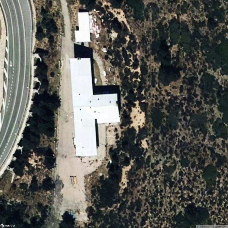 Aband Htl It Has Several Plants [ESP] #21025