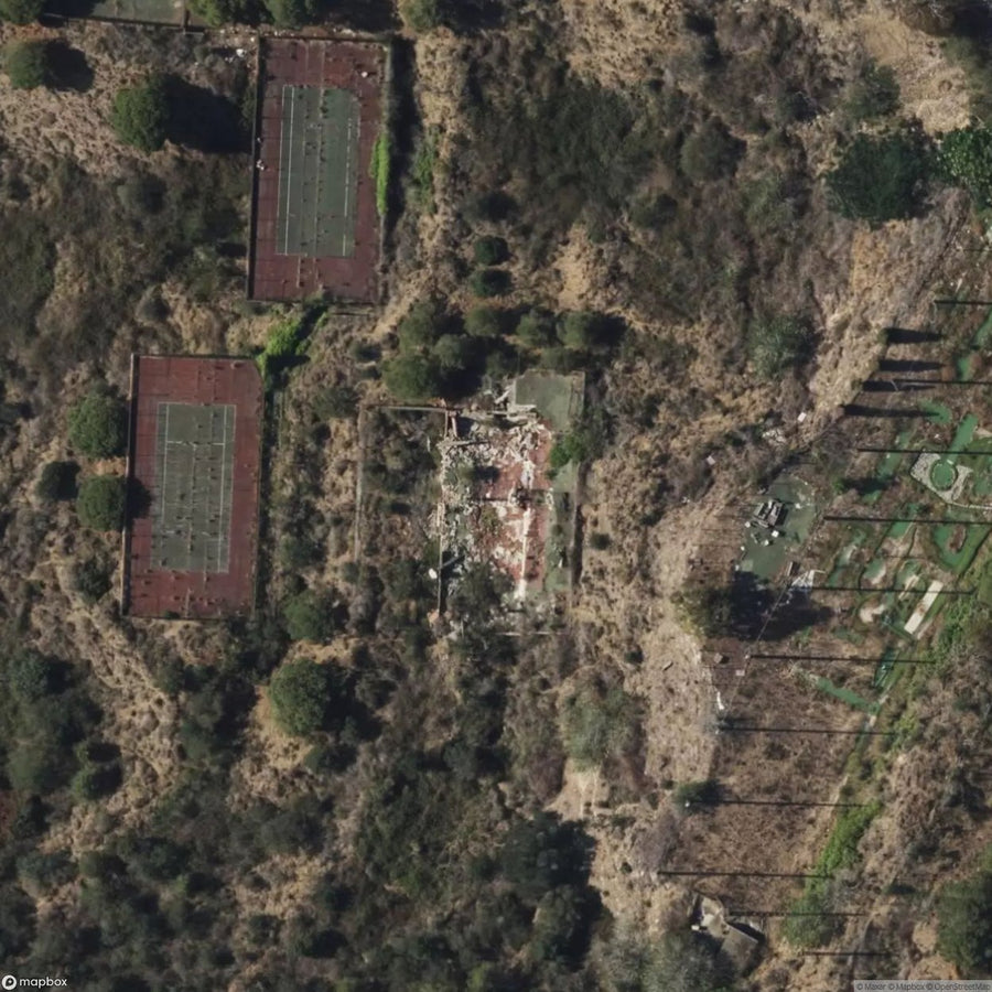 A Completely Destroyed Mansion [ESP] #21760