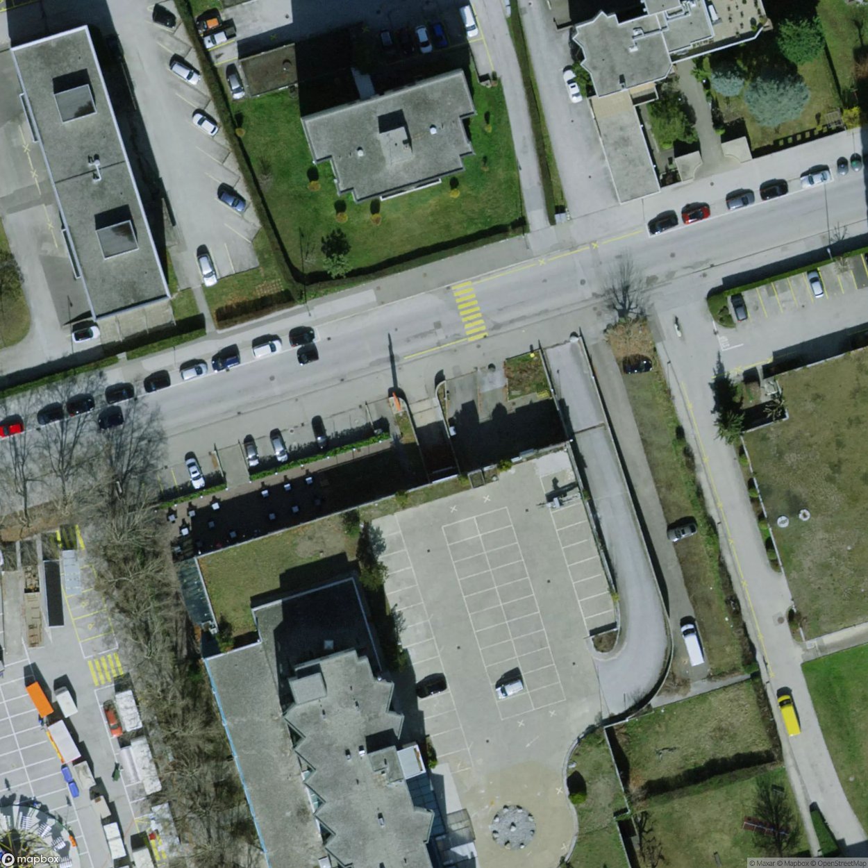 Abandoned Parking with Burned Car [CHE]