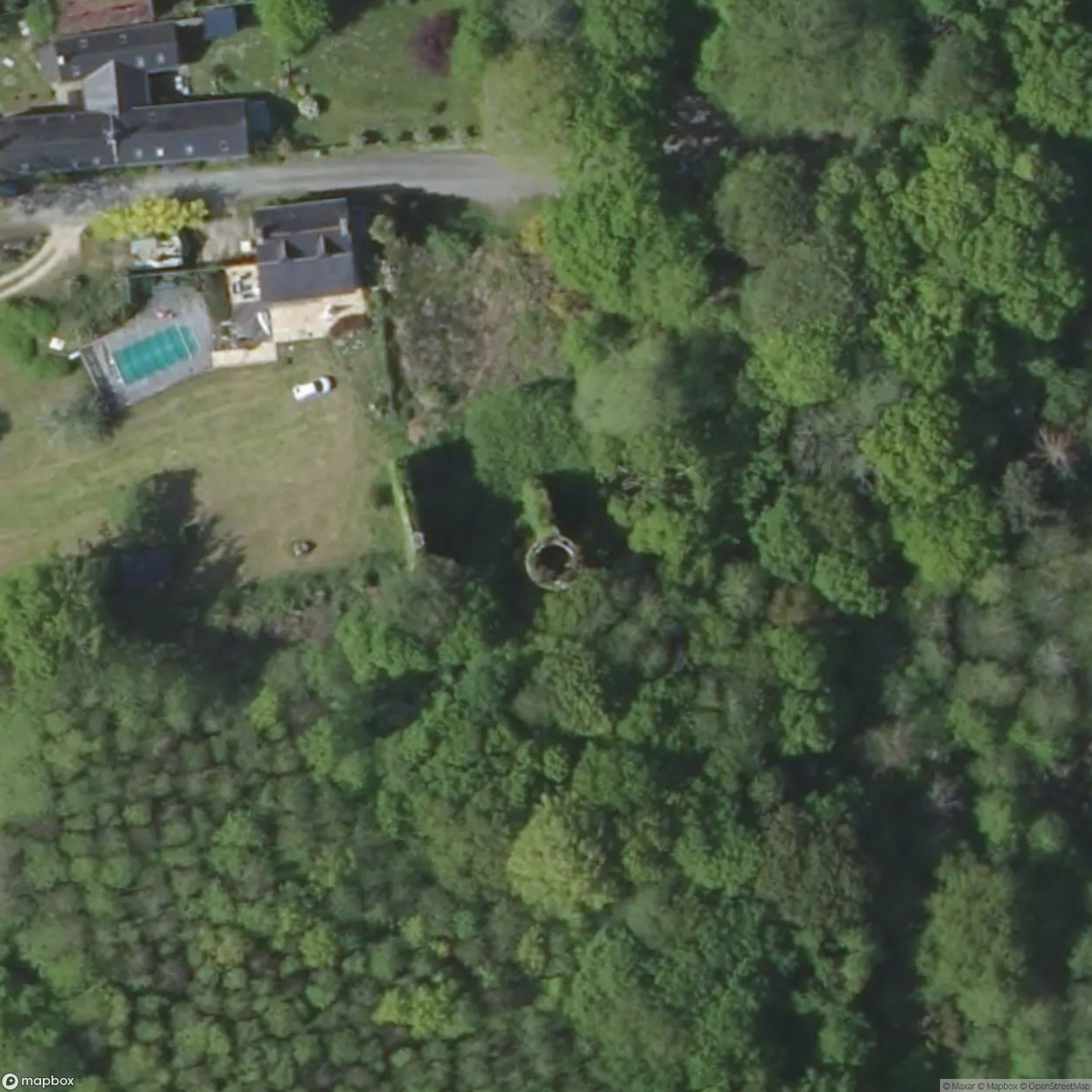 Druids' castle / Château des druides [FRA] - UrbexNow