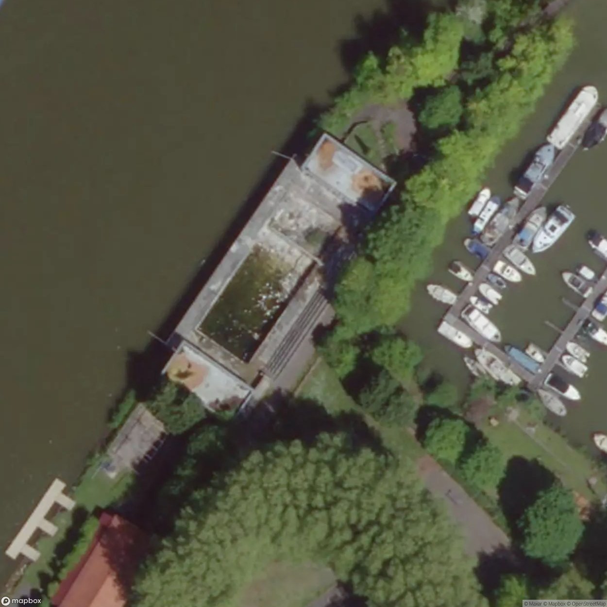 Green Water Swim / Piscine Eau Verte [FRA] - UrbexNow