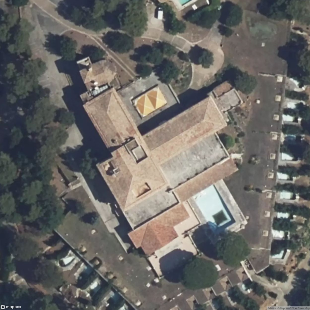 Hôtel au 1000 piscine [FRA] - UrbexNow