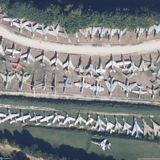 La plus grande collection PRIVÉE de fighter jets au monde [FRA] - UrbexNow