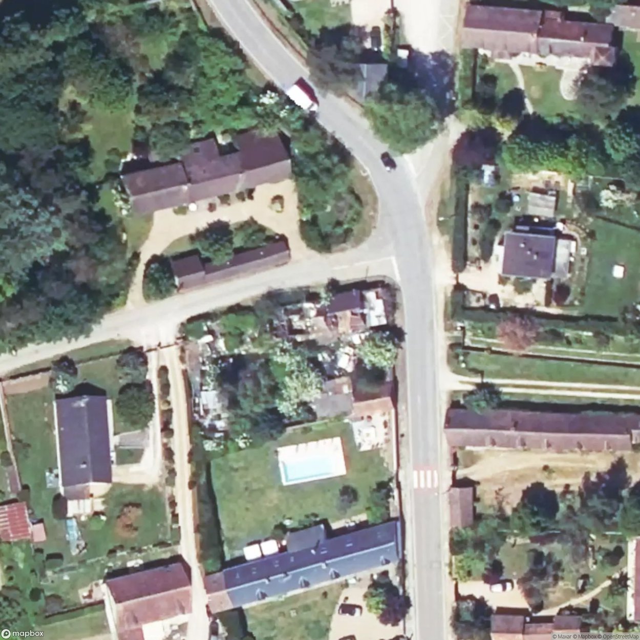 The antique dealer's barn / La Grange de la Brocanteuse [FRA] - UrbexNow